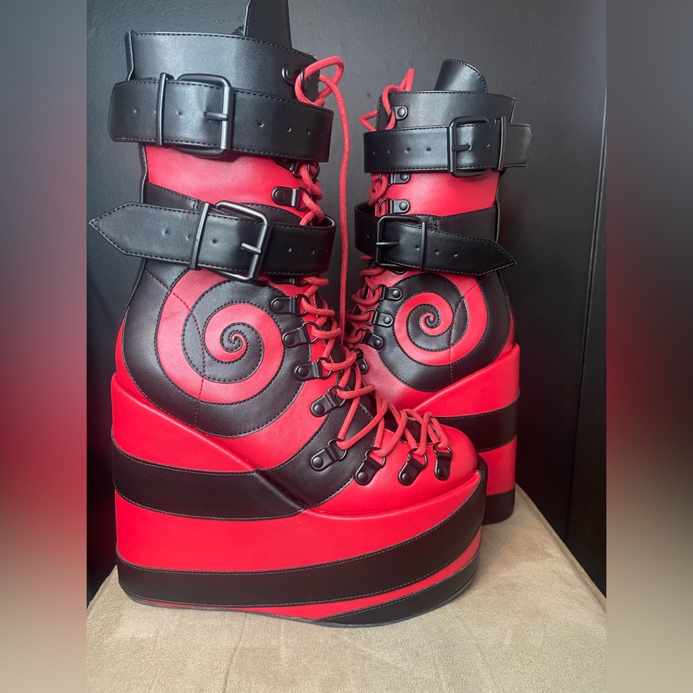 Black and Red Waking Dream Traitor Boots - Club Exx - Dolls Kill - Size 7 - NWOT